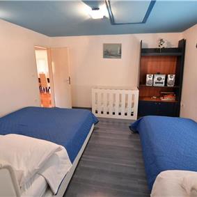 3 Bedroom Villa with Pool & Tennis Court near Sinj, sleeps 8